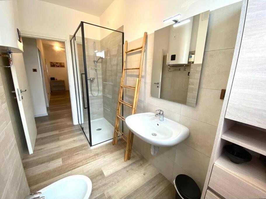 10Min From Center, 3 Bedroom Apartment With Balcony Trento Esterno foto
