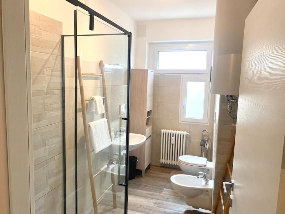 10Min From Center, 3 Bedroom Apartment With Balcony Trento Esterno foto